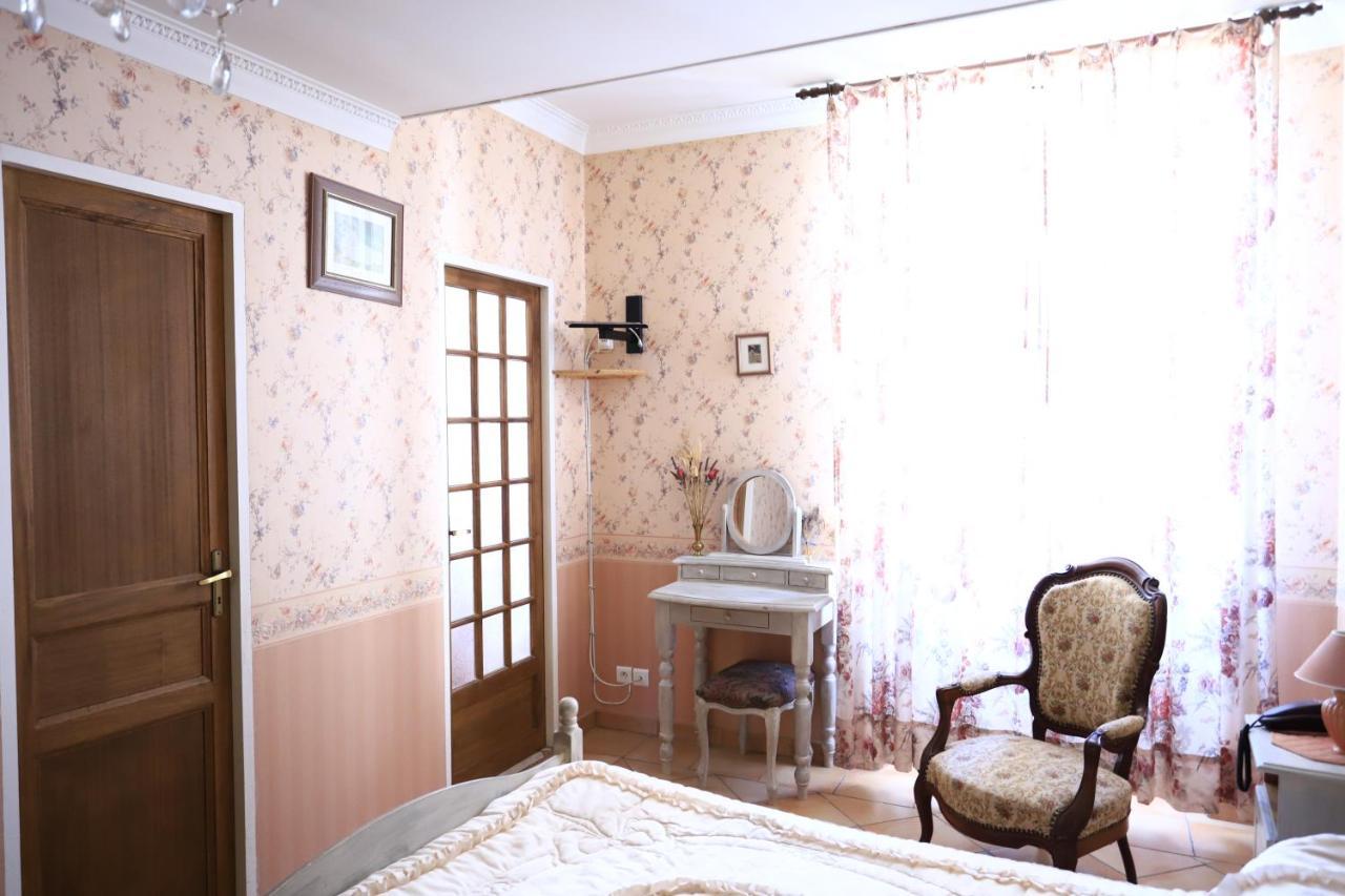 Le Baldaquin Bed & Breakfast Мустие Сен Мари Екстериор снимка