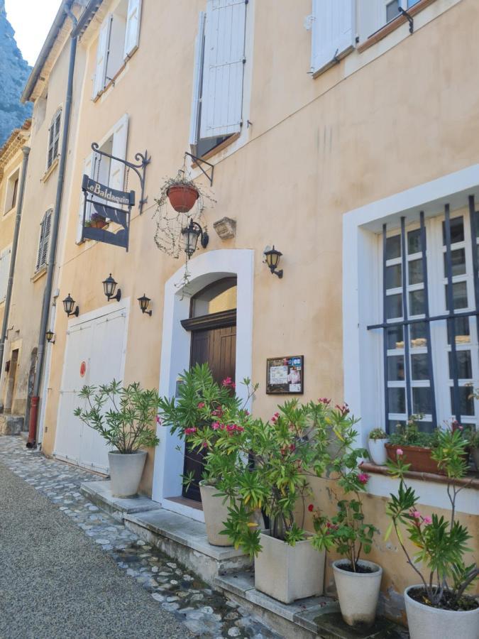 Le Baldaquin Bed & Breakfast Мустие Сен Мари Екстериор снимка